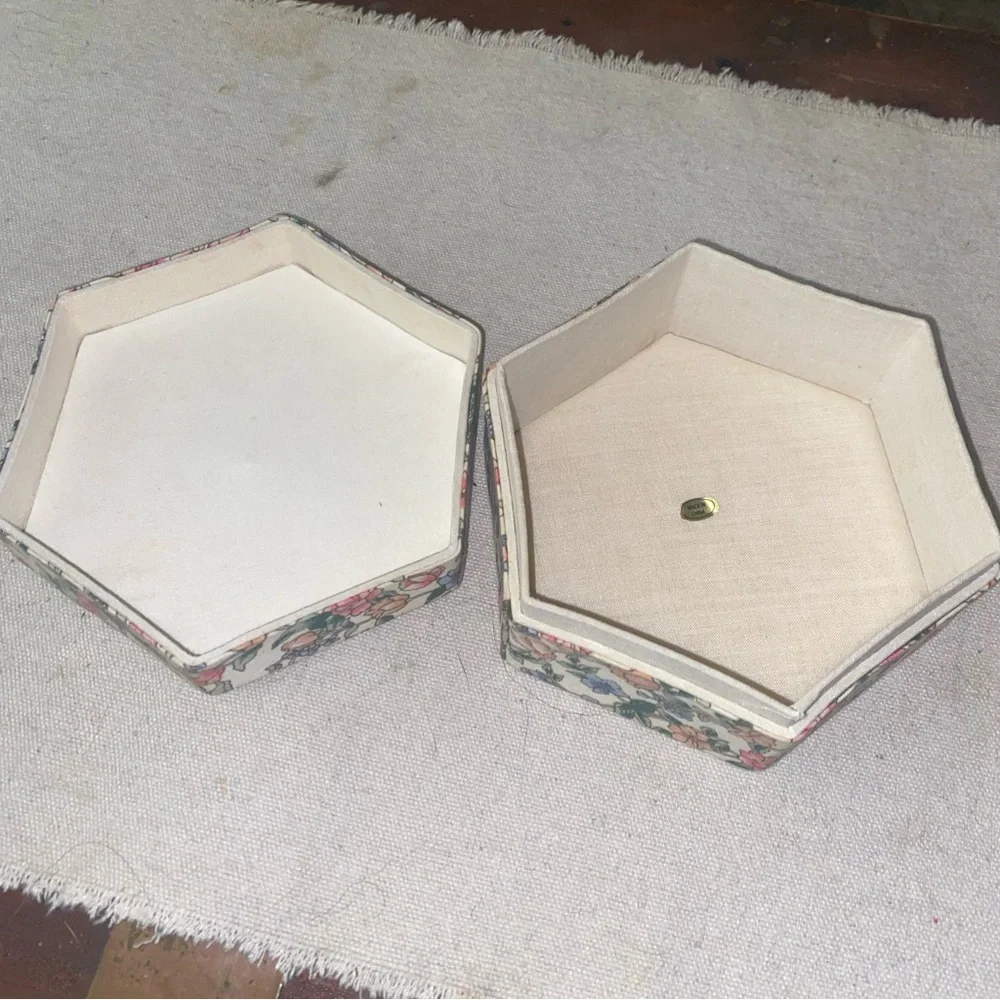 Pair Silk Fabric BOUDOIR Boxes. Vintage French. New. Never used - Picture 2 of 3